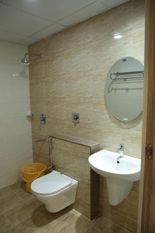 Kalpana Nest Hotel Tudiyalur Exterior photo